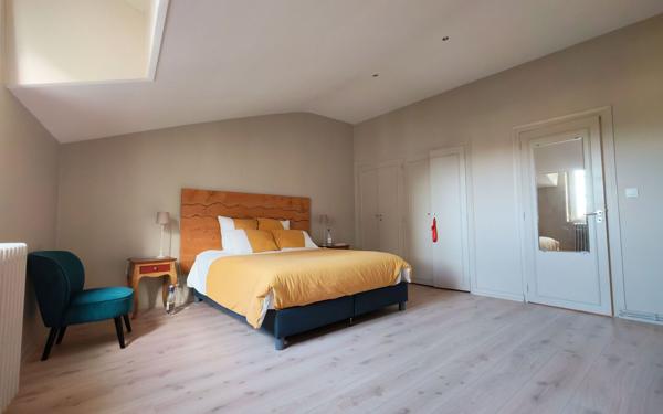 Appartement à vendre    4 pièces • 250 m2 La Rochelle