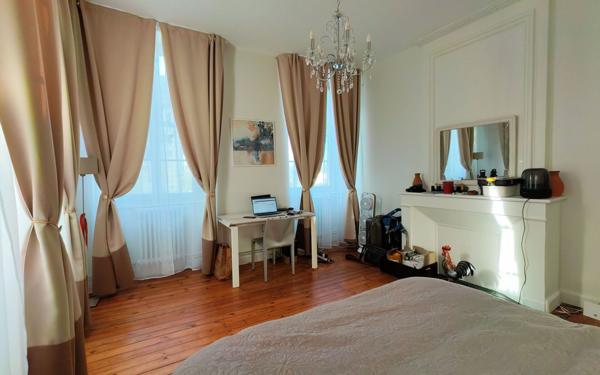 Appartement à vendre    4 pièces • 250 m2 La Rochelle