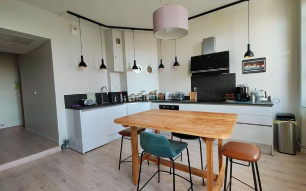 Appartement à vendre    4 pièces • 250 m2 La Rochelle