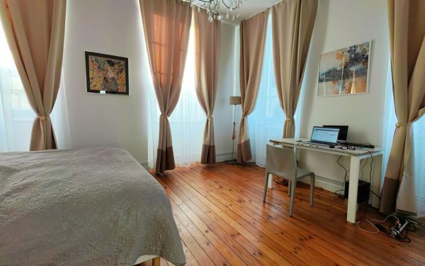 Appartement à vendre    4 pièces • 250 m2 La Rochelle