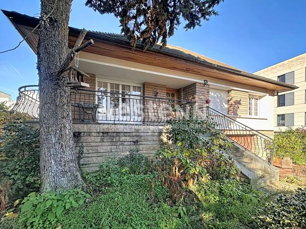 Grande Maison individuelle de 6 Pièces 4 chambres avec dépendances - 69500 BRON