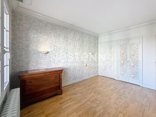 Grande Maison individuelle de 6 Pièces 4 chambres avec dépendances - 69500 BRON