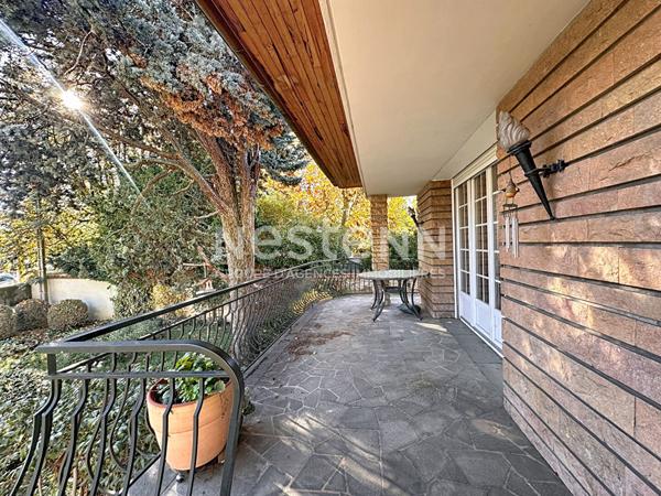 Grande Maison individuelle de 6 Pièces 4 chambres avec dépendances - 69500 BRON