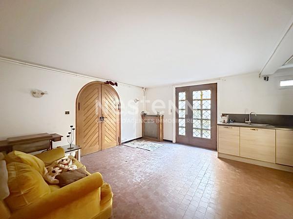 Grande Maison individuelle de 6 Pièces 4 chambres avec dépendances - 69500 BRON