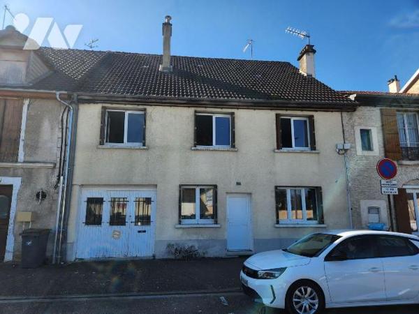 À vendre à Bar-sur-Aube ? Maison familiale avec fort potentiel, idéalement située à deux pas du...
