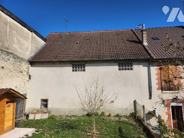 À vendre à Bar-sur-Aube ? Maison familiale avec fort potentiel, idéalement située à deux pas du...
