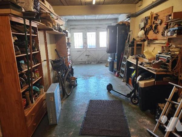 À vendre à Bar-sur-Aube ? Maison familiale avec fort potentiel, idéalement située à deux pas du...