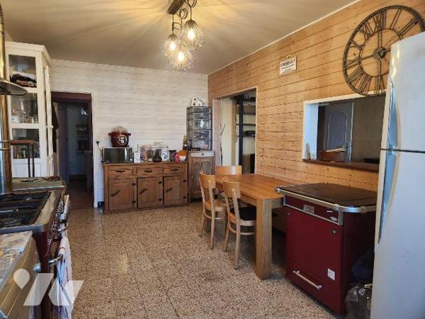 À vendre à Bar-sur-Aube ? Maison familiale avec fort potentiel, idéalement située à deux pas du...