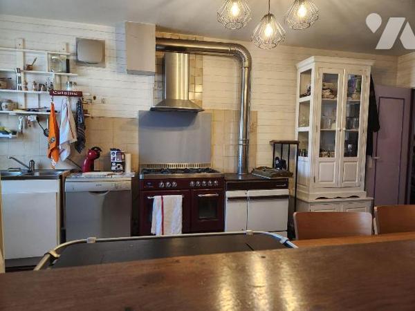 À vendre à Bar-sur-Aube ? Maison familiale avec fort potentiel, idéalement située à deux pas du...