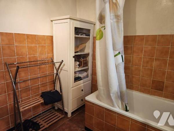 À vendre à Bar-sur-Aube ? Maison familiale avec fort potentiel, idéalement située à deux pas du...