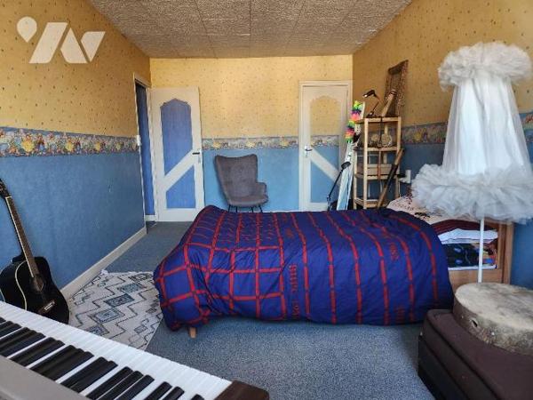 À vendre à Bar-sur-Aube ? Maison familiale avec fort potentiel, idéalement située à deux pas du...