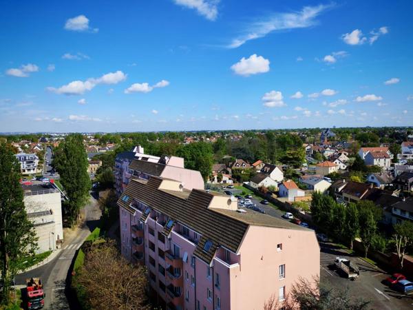 Résidence ravalée et isolée - au 10 -ème, 3 pièces de 73 m²