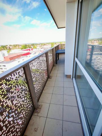 Résidence ravalée et isolée - au 10 -ème, 3 pièces de 73 m²