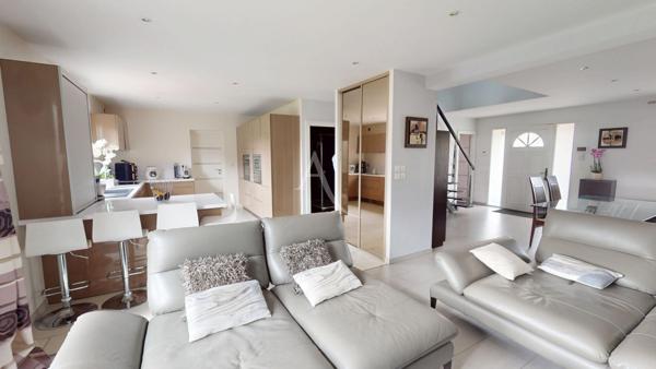 Maison individuelle familiale environ 160m2 - Vert-Galant - 6 pièces, 4 chambres -