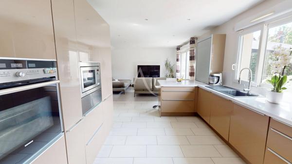 Maison individuelle familiale environ 160m2 - Vert-Galant - 6 pièces, 4 chambres -