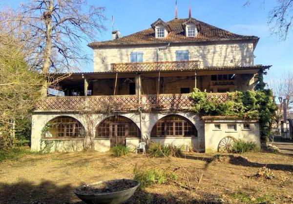 Belle bâtisse en pierre A RENOVER