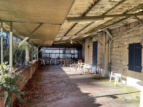 Belle bâtisse en pierre A RENOVER