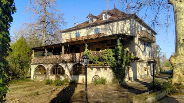 Belle bâtisse en pierre A RENOVER