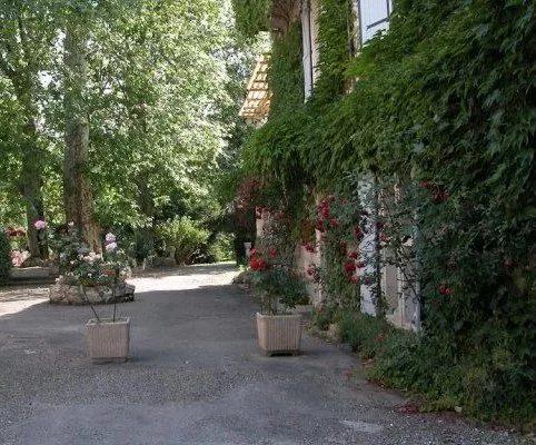 Belle bâtisse en pierre A RENOVER