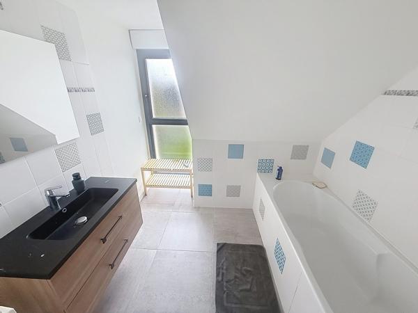 À vendre - Maison contemporaine, 5 pièces située à Montlouis-sur-Loire (37270)