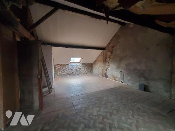 Maison à vendre à Guéret dans la Creuse (23) : élevée sur partie cave/vide sanitaire, construit...