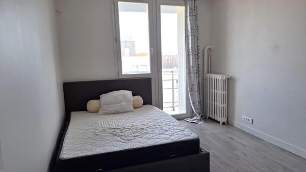 Appartement 4 pièces lumineux avec 2 balcons et 1 cave. Tout proche gare RER D