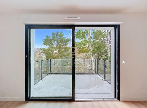 T3 de 75 m² avec balcon et stationnements sécurisés - proximité du Parc Barbieux et des transports