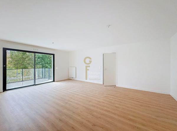 T3 de 75 m² avec balcon et stationnements sécurisés - proximité du Parc Barbieux et des transports