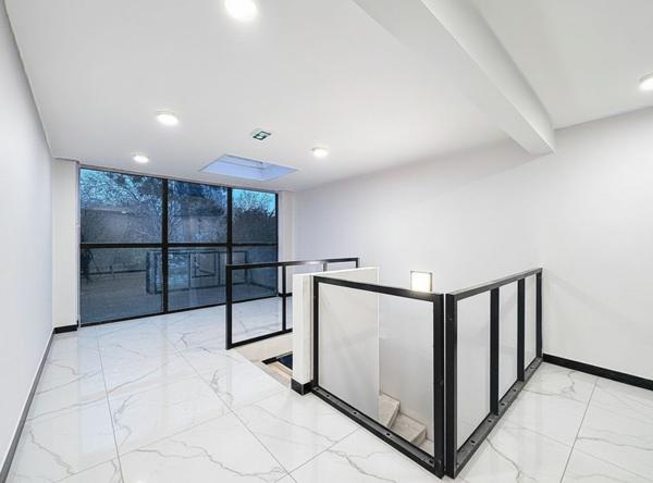 T3 de 75 m² avec balcon et stationnements sécurisés - proximité du Parc Barbieux et des transports