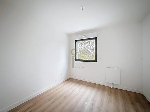 T3 de 75 m² avec balcon et stationnements sécurisés - proximité du Parc Barbieux et des transports