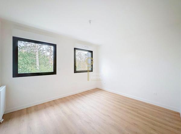 T3 de 75 m² avec balcon et stationnements sécurisés - proximité du Parc Barbieux et des transports