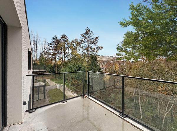 T3 de 75 m² avec balcon et stationnements sécurisés - proximité du Parc Barbieux et des transports
