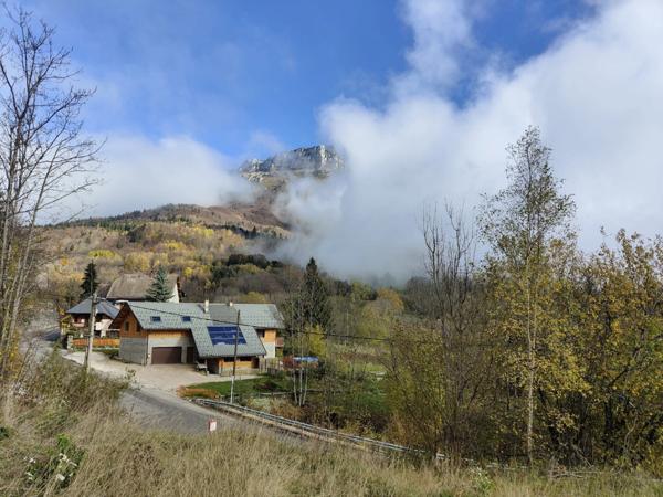 Dpt Savoie (73), à vendre LES DESERTS terrain de 802m2 + permis de construire accordé