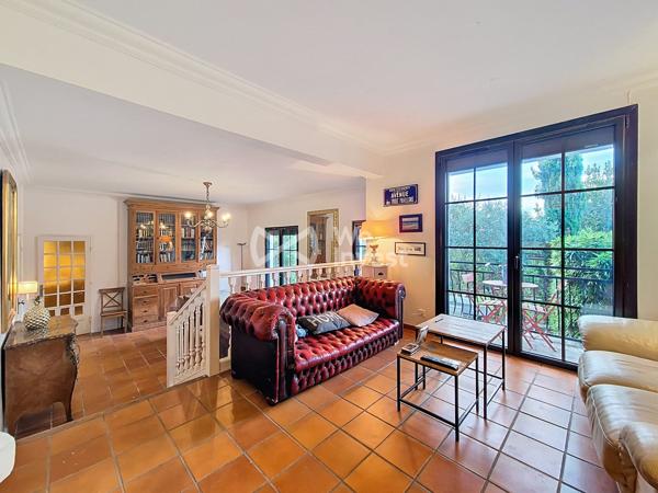 Maison Individuelle de Charme – Studio Indépendant – Terrain Luxuriant – Limite Sannois