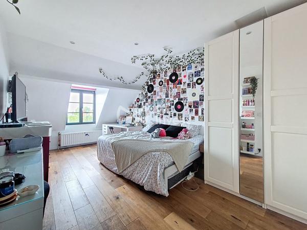 Maison Individuelle de Charme – Studio Indépendant – Terrain Luxuriant – Limite Sannois