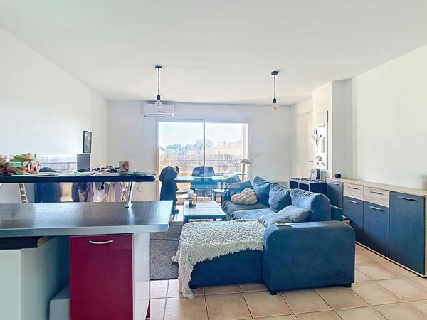 Type 2 récent avec terrasse et garage