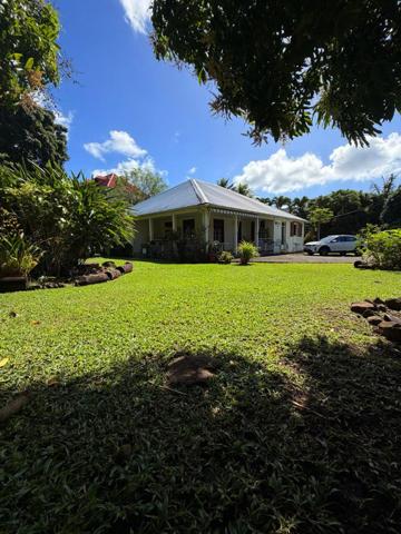 Gourbeyre (97113) Maison F6 avec terrain constructible de 1300 m².