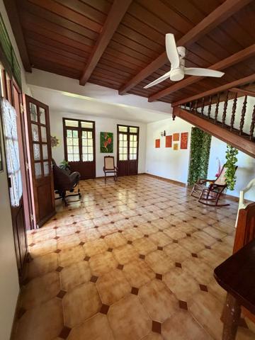 Gourbeyre (97113) Maison F6 avec terrain constructible de 1300 m².