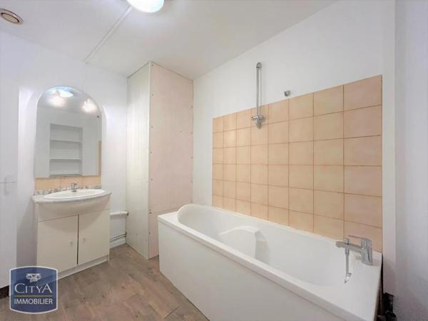 Appartement à louer 2 pièces 50.41m² Coutras (33230)
