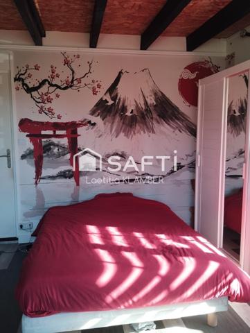 À Barbezieux-Saint-Hilaire, laissez-vous séduire par cette maison de caractère rénovée, alliant charme de l’ancien et confort moderne, offrant de beaux volumes, 6 chambres et un grand jardin exposé plein sud, idéal pour une vie de famille paisible