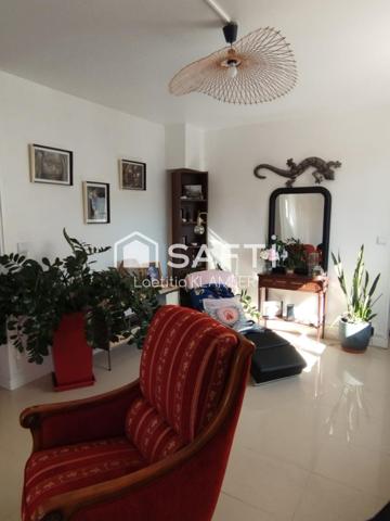 À Barbezieux-Saint-Hilaire, laissez-vous séduire par cette maison de caractère rénovée, alliant charme de l’ancien et confort moderne, offrant de beaux volumes, 6 chambres et un grand jardin exposé plein sud, idéal pour une vie de famille paisible