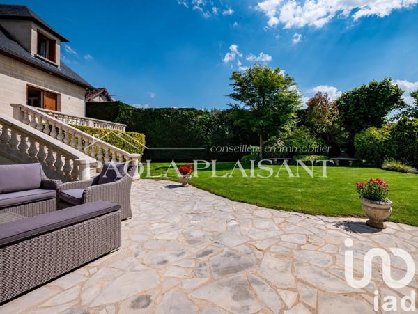 Maison 8 pièces de 330 m² à Mitry-Mory (77290)