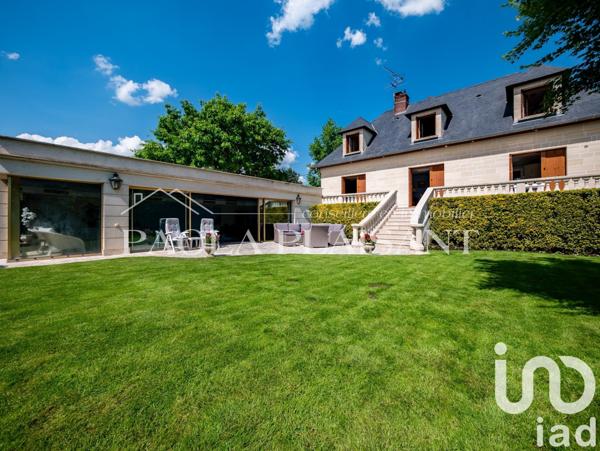 Maison 8 pièces de 330 m² à Mitry-Mory (77290)