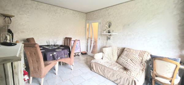 Appartement F2 rez-de-chaussée surélevé avec balcon