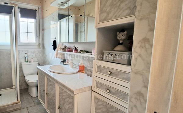 Appartement F2 rez-de-chaussée surélevé avec balcon