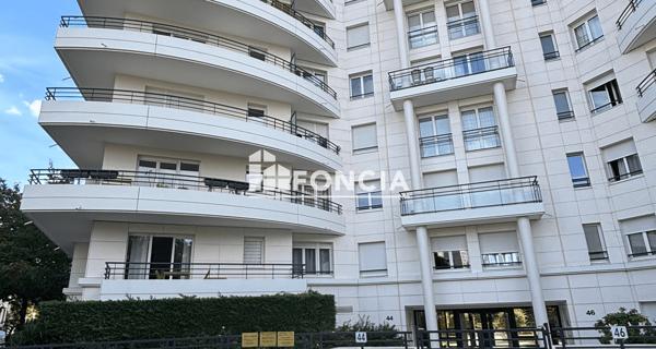 Location Appartement 3 pièces 66.49 m² - Courbevoie 92400