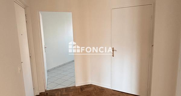 Location Appartement 3 pièces 66.49 m² - Courbevoie 92400