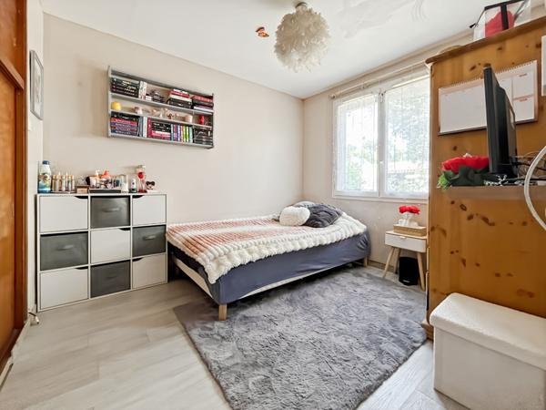Maison de plain-pied à Palaiseau - Terrain arboré de 517 m² et double garage