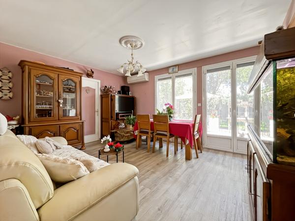 Maison de plain-pied à Palaiseau - Terrain arboré de 517 m² et double garage