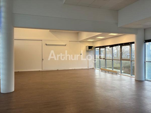 Bureaux à louer à Tourcoing espaces flexibles modulaires avec jardin